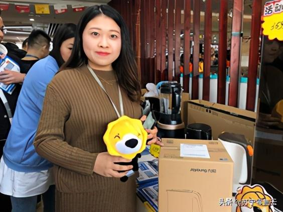 昌化苏宁易购县镇店“进城”，在吉利总部大“放价”