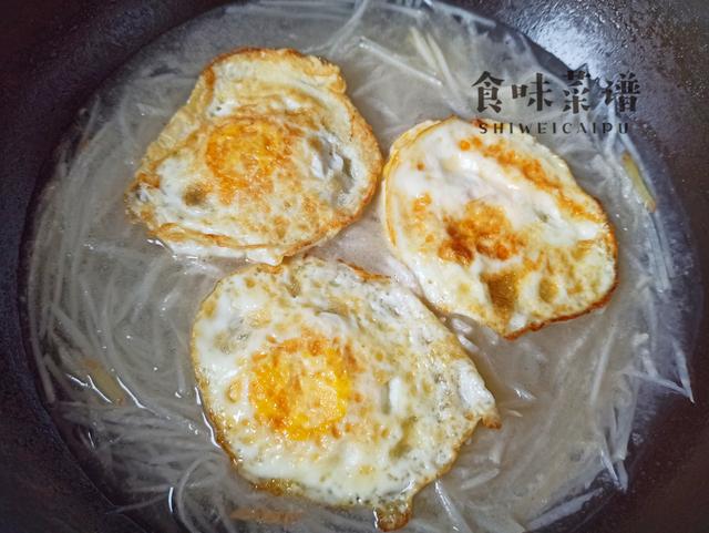 萝卜汤好喝有秘诀，汤里加点它，成本不过3块钱，出锅味道特鲜美