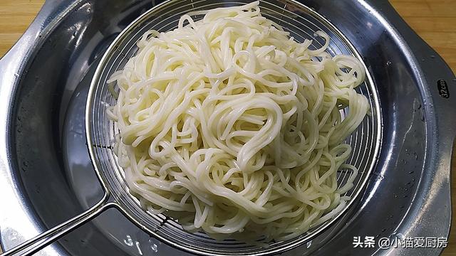 家常炒面这么做好吃，制作简单，不坨不粘，爽滑劲道，一碗不够