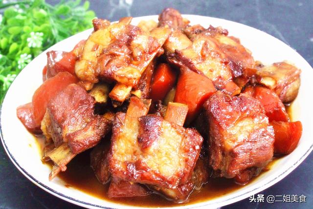 做红焖羊排，牢记别直接下锅，多做两步，红焖羊排鲜嫩还入味