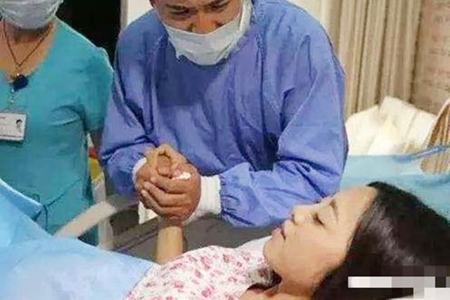 「超级宝妈」产妇生产情况危急，丈夫表明态度“保大人”，却遭医生怒斥