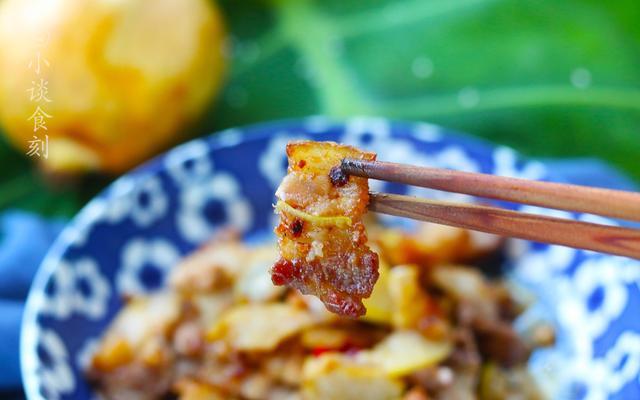 云南这木瓜，6块钱一斤，遇见多买几个，能生吃能做菜，酸甜爽脆