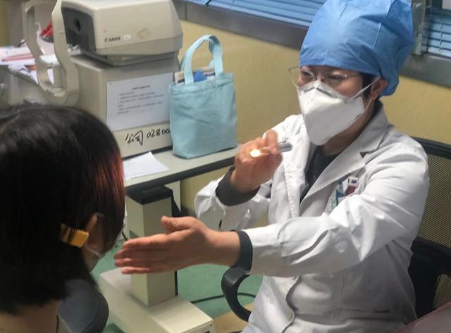 姿势|刷手机上网、熬夜打游戏，北京儿童医院眼科就诊患儿一天近千人次