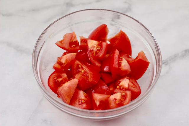 分分钟就能做好的营养早餐，热乎乎香喷喷，茄汁酸汤鸡蛋面，真香