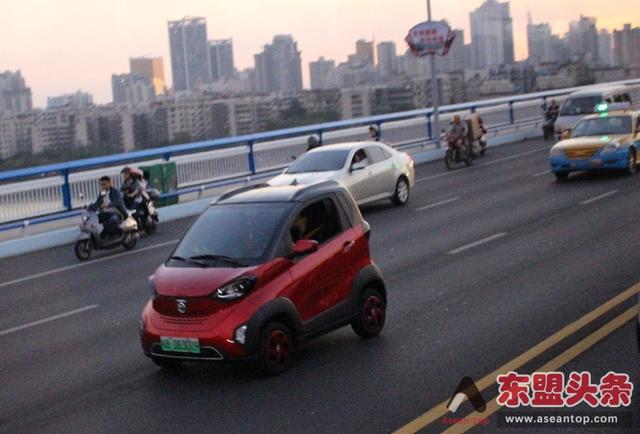 中国五菱“神车”创造新神话 新能源汽车销量超越特斯拉