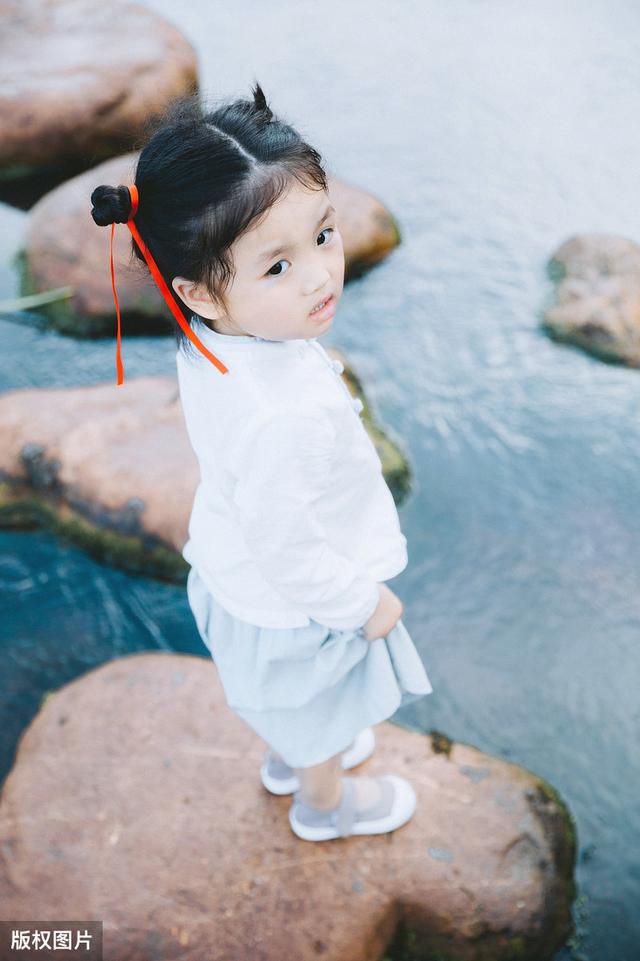 你的育儿经|孩子写的诗“我站在人群里，孤独得就像P上去的”15首孩子写的诗