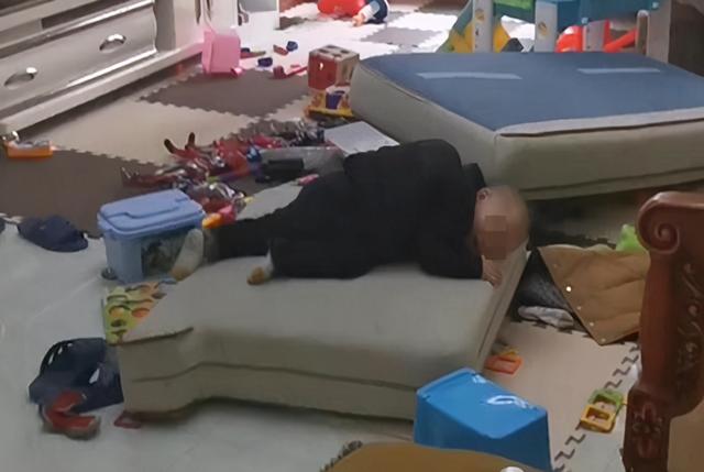 “王者级”熊孩子：偷拍爸爸洗澡照发家长群，发现时已无法撤回