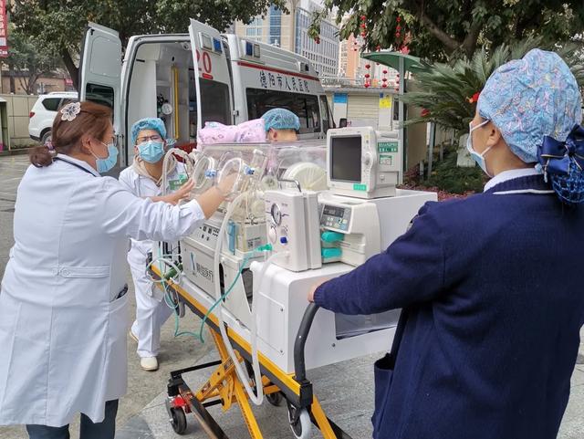 男婴|太惊险！刚出生一天，这个小宝宝就进行了胸腔穿刺……