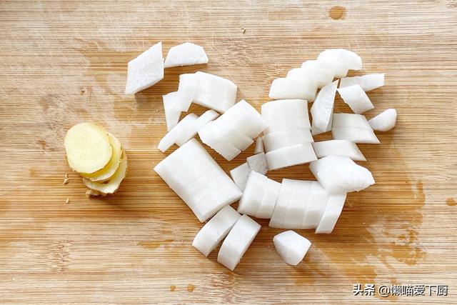 冬至到了，有条件别忘给家人炖这锅热汤，驱寒暖胃寓意好