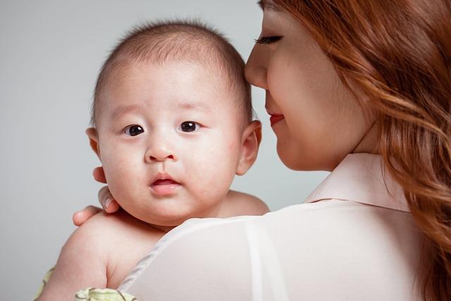 『你的育儿经』如何顺利应对婴儿依恋关键期？给新手宝妈支新招