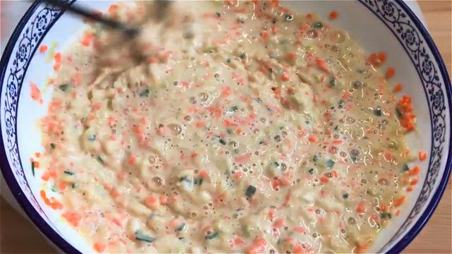 家常蔬菜早餐饼做法，柔软不发硬，营养丰富，老人孩子都爱吃