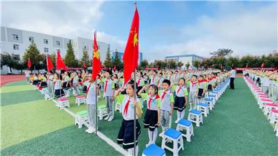 让党的光辉照童心,滋润孩子们同心共筑中国梦的精神种子茁壮成长,力求