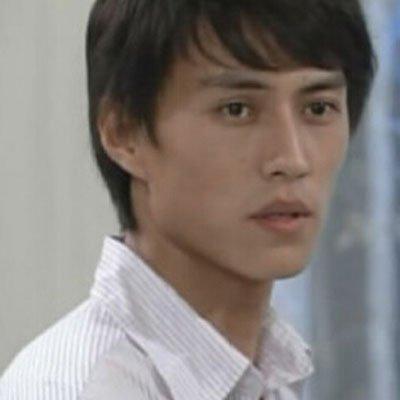 多拉不懂A梦|43岁靳东人设崩塌？曾和江珊“母子恋”引热议，今装文化人被吐槽