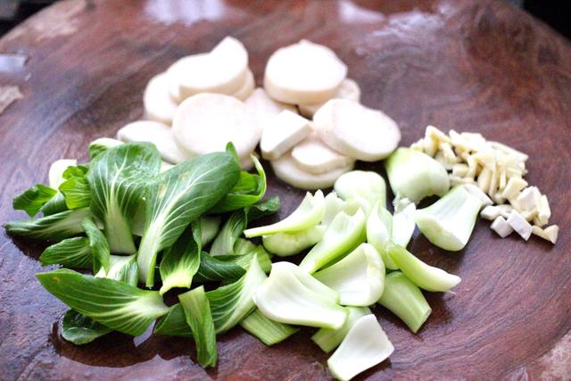 杏鲍菇干虾油菜小炒，每天一道简单的素菜，清肠爽口，做法简单