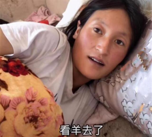 25岁宝妈生了4个孩子，穷到新生儿没奶水，大宝只能喝水充饥