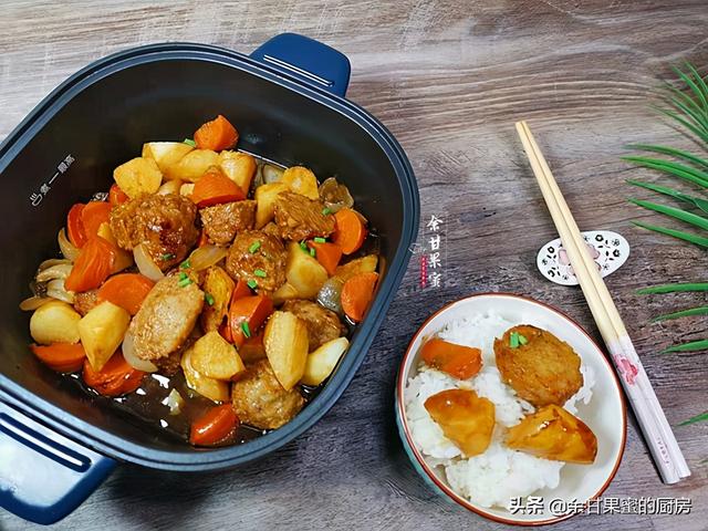 胡萝卜山药烧丸子，烧一烧上桌，咸鲜味美又下饭