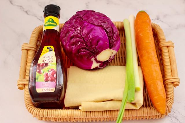 干豆腐的这做法绝了，和紫甘蓝一起做，吃着比肉香，一上桌就吃光