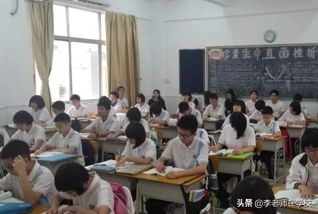 月儿弯|初中是孩子的转折点,家长不用慌张焦急,记得下面这四条释放压力