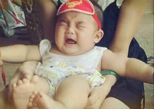 超级宝妈|晚上宝宝睡觉，要不要穿纸尿裤？摘掉纸尿裤，宝妈：太难了