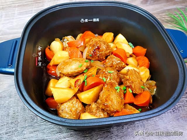 胡萝卜山药烧丸子，烧一烧上桌，咸鲜味美又下饭