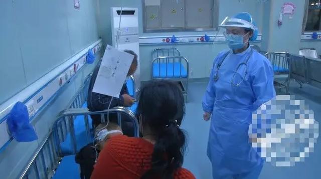 「你的育儿经」陕西一两岁男童误服农药！放在电动车里，以为是饮料
