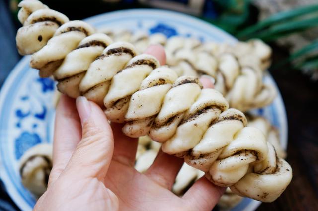 又香又甜的花卷，松软好吃，发酵一次就做好，网友：想吃