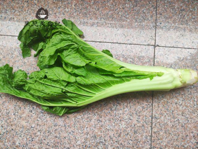 冬天，炸一份丸子，煮一锅汤，比炒菜简单，鲜香美味，暖和过冬