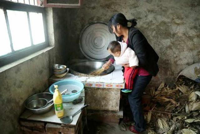 “生活再难，也要全职带娃”，产后妈妈的“被逼无奈”，很戳心