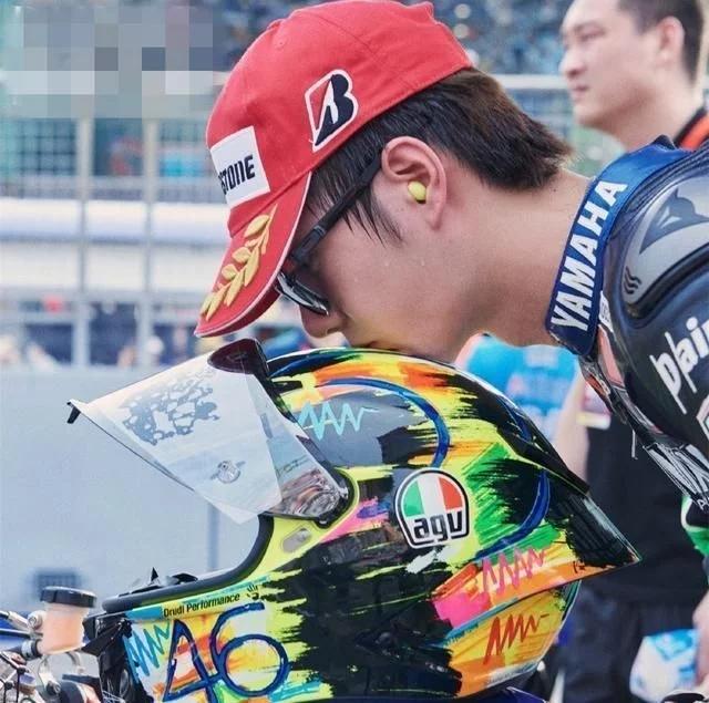 灰色的漩涡|王一博，正能量实力偶像养成