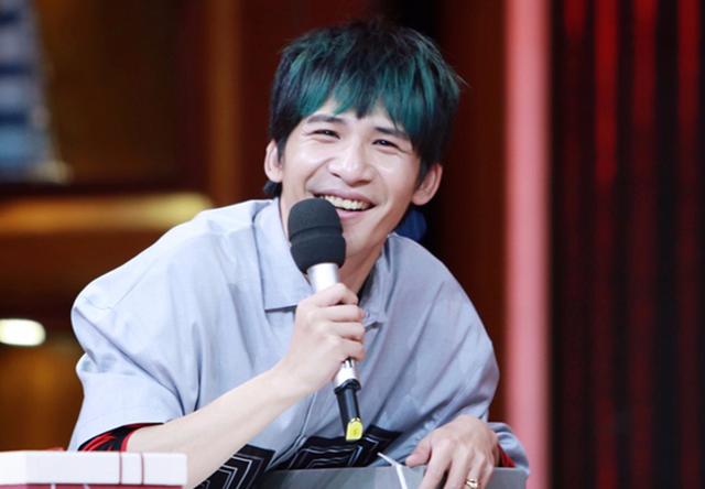 笙笙千离|大张伟内心孤僻，却在镜头前放飞自我，当年背着还债生活