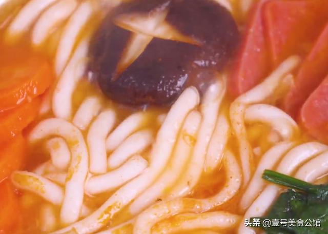 土豆粉这样做太好吃，鲜酸味美，荤素搭配，老少皆宜的美食