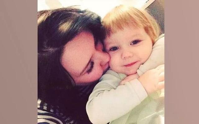 「超级宝妈」把女儿“遗忘”在家，单亲妈妈出门狂欢，后果难以接受