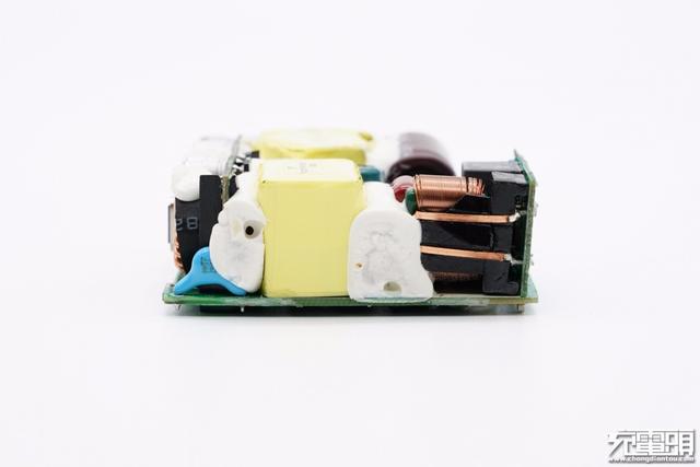 联想90W双C口氮化镓快充拆解，双口45W快充，内部设计爱了