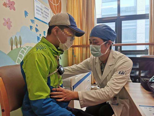 「超级宝妈」6岁男孩鼻炎反复 一晚换4块尿不湿 问题竟出在打呼噜上