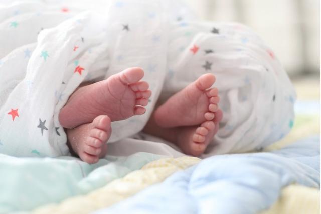 [你的育儿经]研究：孕妇可能会将新冠病毒传染给未出生的婴儿
