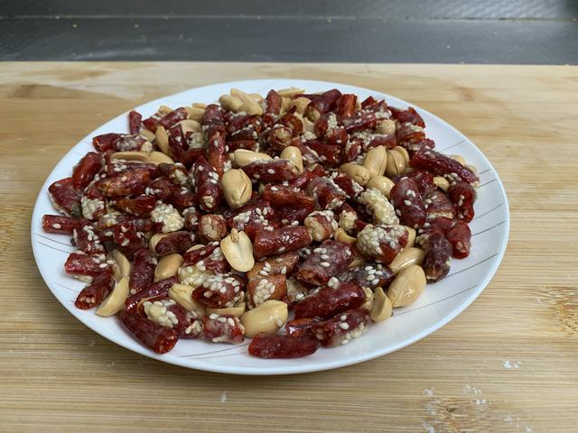 做一盘芝麻香酥辣椒，配馒头和米饭超过瘾，自己做好吃又方便