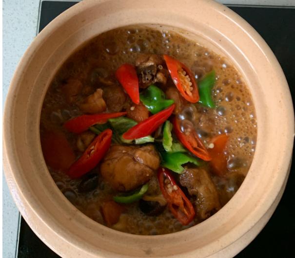 炖鸡时放哪几种香料？大厨：用“它”就够了，鸡肉鲜嫩无腥味