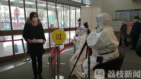 中国江苏网：多款机器人走上防疫一线 助力全民战疫