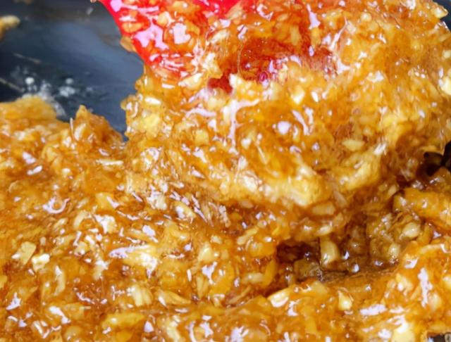 天冷要多吃生姜，做成姜糖每天吃1颗，驱寒更暖身，手脚不冰凉