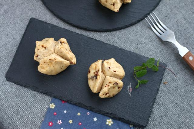 哈哈，花了1年时间，我的馒头终于“开花”了，太好吃，太开心