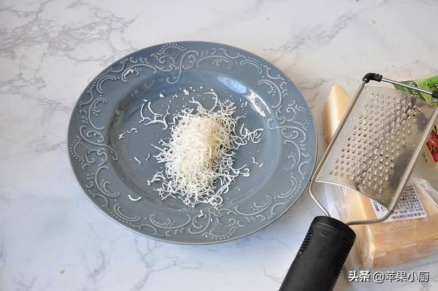 西红柿这样做，味道真的很独特，孩子挑食的，可以试一试