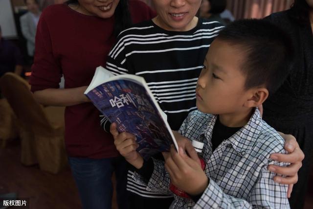 「超级宝妈」对待孩子的不认真，家长可以使用这3个步骤