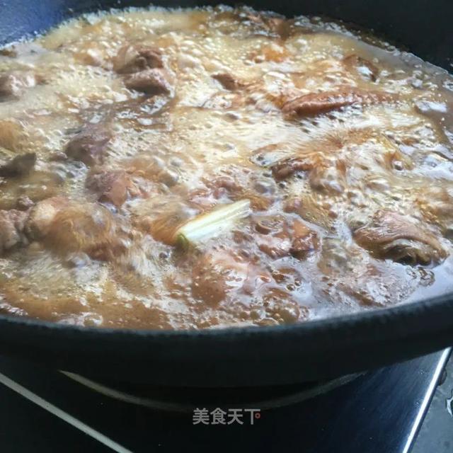 鸡肉这样炖，软嫩鲜香，营养滋补！学会了，聚餐的时候露一手吧