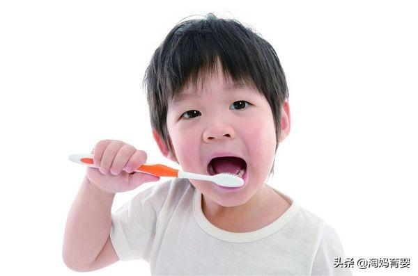 孩子又哭又闹，就是不爱刷牙，聪明的妈妈都会这样做