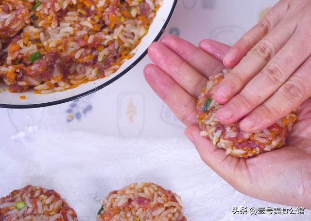 剩米饭的好吃新吃法，荤素搭配有营养，老少皆宜的早餐美味