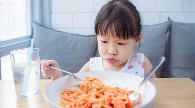 超级宝妈|孩子爱吃零食不吃饭？爸妈可以这样做