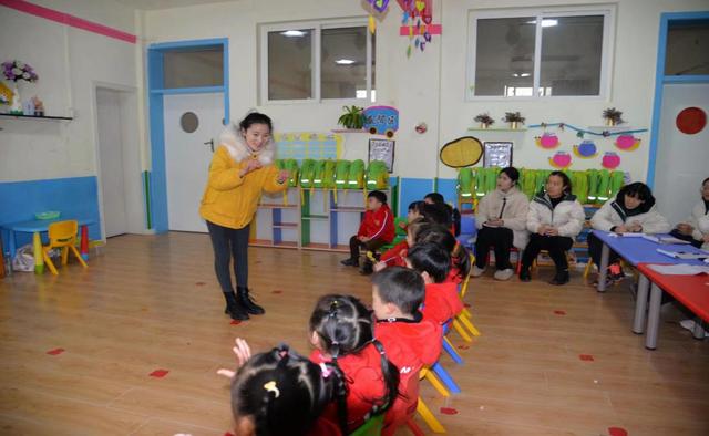 广元市昭化区机关幼儿园开展实习生特长展示活动