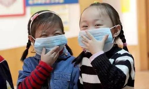 你的育儿经：幼儿园开学，家长最担心的事还是发生了：孩子蓝色口罩变成粉色