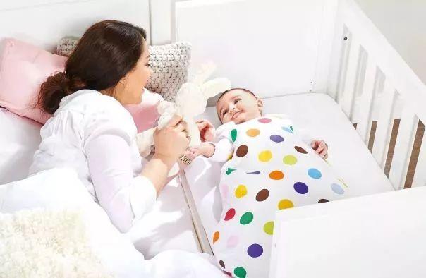 『超级宝妈』一觉醒来刚满月的孩子口鼻流血而亡：你还觉得分床睡没必要吗？