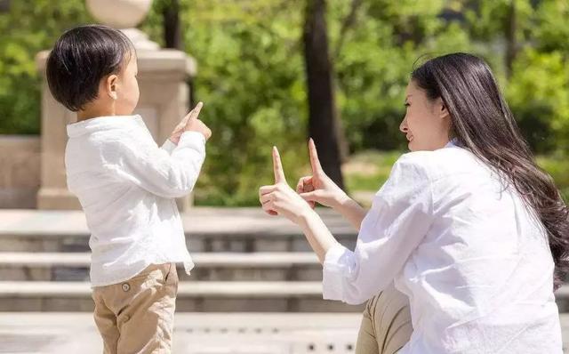 超级宝妈|全职妈妈VS职场妈妈，几个区别旁人一眼便知，共同点大家心知肚明